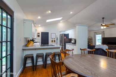 104 Angel Pl13
