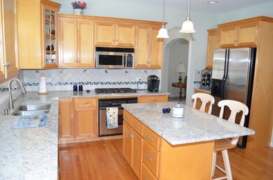 612 Spruce Ct, Oswego, IL 60543 - photo 4