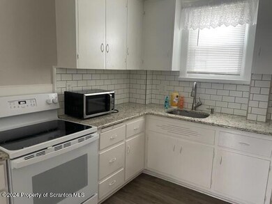 517 E Elm St, Scranton, PA 18505 - photo 3