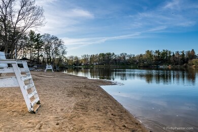 306 Locust St, Lake In the Hills, IL 60156 - photo 7