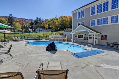 Country Inn Pool