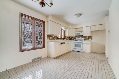 632 O'Connell Ct, Belvidere, IL 61008 - photo 6