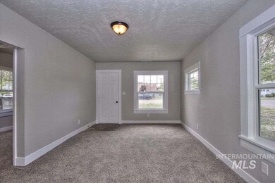 223 S Diamond St, Nampa, ID 83686 - photo 4