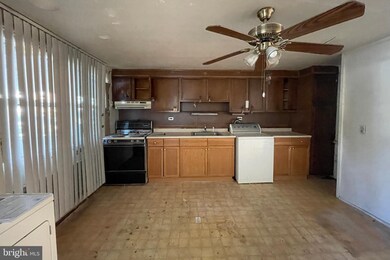 335 Bigley Ave, Halethorpe, MD 21227 - photo 5