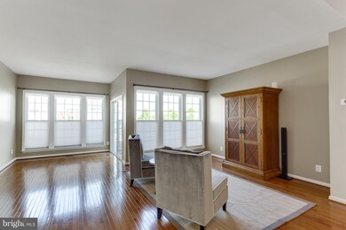 8934 Singleleaf Cir, Lorton, VA 22079 - photo 5