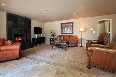 Large Family Room w/Fireplace