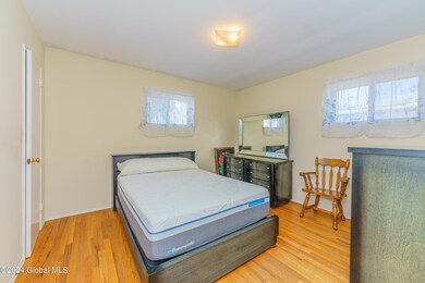 4 Bedroom 1