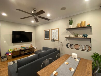 2707 W Glenlake Ave unit 1, Chicago, IL 60659 - photo 2