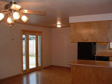 1643 Jessica Cir, Central Point, OR 97502 - photo 6