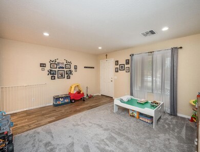 03 Entry-Family Room