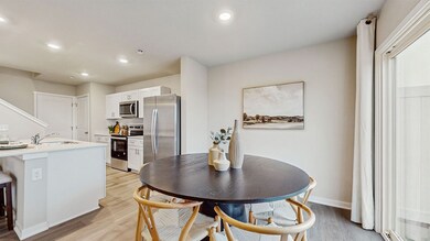 9436 Lovegrass Dr SW, Cedar Rapids, IA 52404 - photo 4