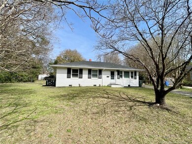 511 Terry Cir, Fayetteville, NC 28304 - photo 2