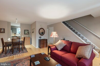 817 Treetop Ln, Norristown, PA 19403 - photo 2