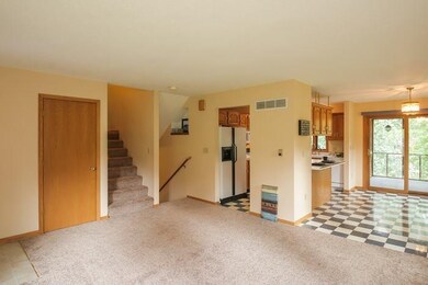 890 Valley View Dr, Cedar Rapids, IA 52403 - photo 4