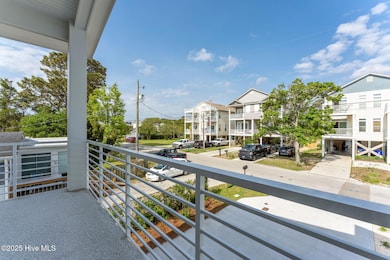 108-web-or-mls-unit-2-balcony-01