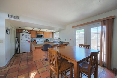 Dining/Kitchen