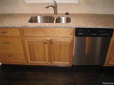 141 Devillen Ave, Royal Oak, MI 48073 - photo 5