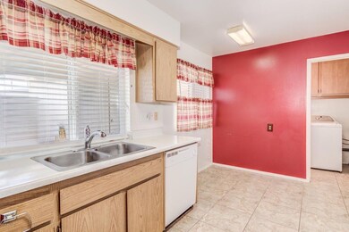 10874 W Santa fe Dr, Sun City, AZ 85351 - photo 5