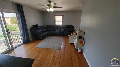 3025 SW Burnett Rd, Topeka, KS 66614 - photo 2