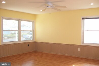 69 Outlook Ln, Levittown, PA 19055 - photo 3