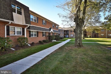 203 E Hampton Crossing Condiminiums unit E, Southampton, PA 18966 - photo 2