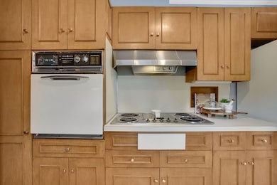 81 Oak Hollow Rd, Springfield, MA 01128 - photo 7