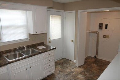 Kitchen. Laundry closet in kitchen