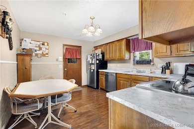 Eat-in Kitchen