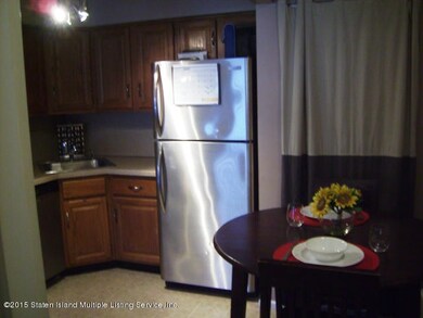 19 Donna Ct unit 12, Staten Island, NY 10314 - photo 5