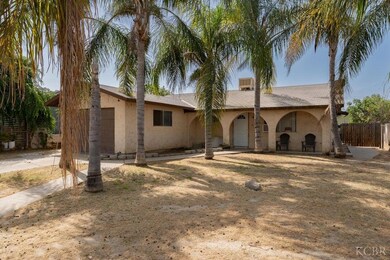 603 E Compton Ave, Pixley, CA 93256 - photo 2