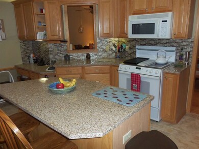 1267 Kerry Dr, Sun Prairie, WI 53590 - photo 3