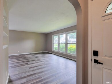 1611 E High St, Davenport, IA 52803 - photo 3