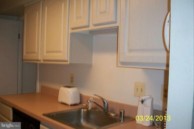 456 West Ct unit 15B, Glen Burnie, MD 21061 - photo 3