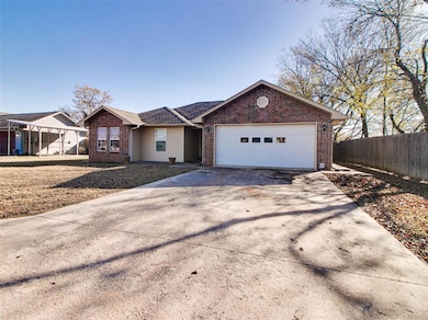 912 W Oak St, Stroud, OK 74079 - photo 3