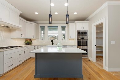 Bright Spacious Kitchen