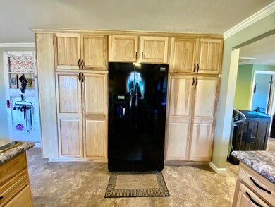 605 N 5th St, Central Point, OR 97502 - photo 6