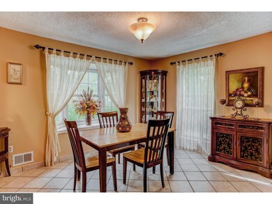 51 Cheverny Ct, Trenton, NJ 08619 - photo 4