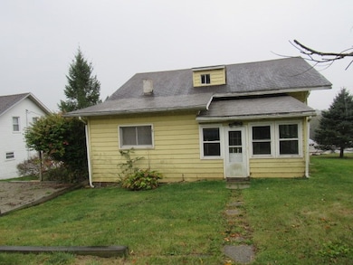 1688 Pitt St, Jennerstown, PA 15547 - photo 3