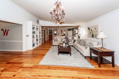 1081 Saint Thomas 3