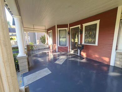 469 N Main St