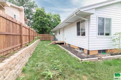 2416 Mansfield Dr, Des Moines, IA 50317 - photo 5