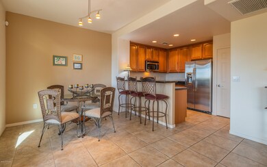 Kitchen & Dining