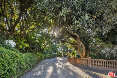 1005 Bel Air Ct, Los Angeles, CA 90077 - photo 3