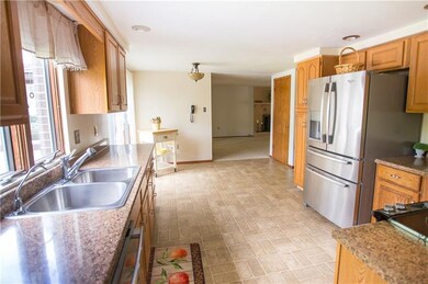 EAT IN KITCHEN MAIN FLOOR