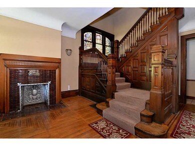 Entry/Foyer.
