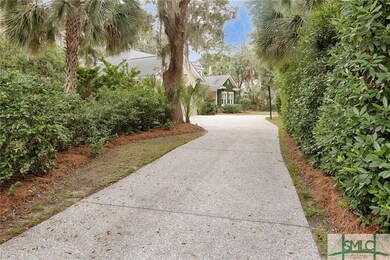 Private, tabby drive to 2 Hedgewood Lane