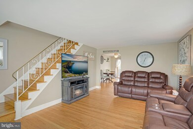 946 Kenwood Rd, Drexel Hill, PA 19026 - photo 3