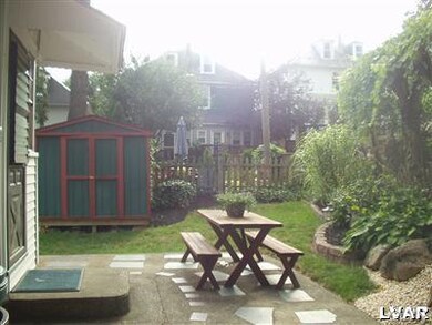 Great slate inlaid patio off mud room/laundry very