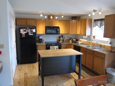 3477 SW Reindeer Ave, Redmond, OR 97756 - photo 7