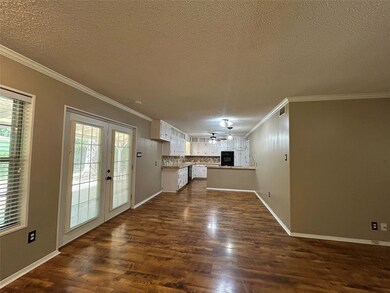 613 W Redbud Dr, Hurst, TX 76053 - photo 4